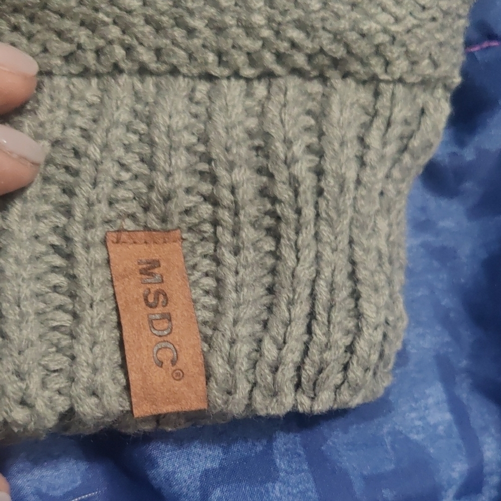 Cozy Gray Knit Silk Bonnet NWT - Picture 2 of 7